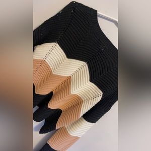 Women’s cropped sweater, size medium!